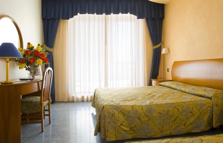 Hotel Parigi Bibione Eksteriør billede